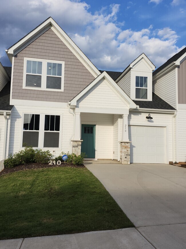 Photo - 210 Woodhouse Wy