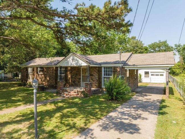 Building Photo - Freshly Updated 3 Bedroom Home