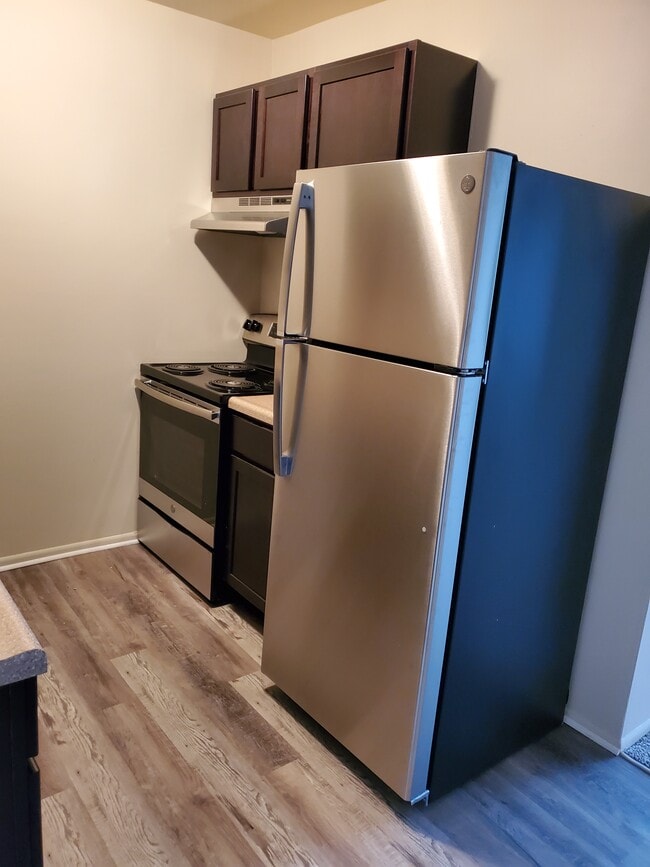 Cocina con electrodomésticos nuevos - West Hampton