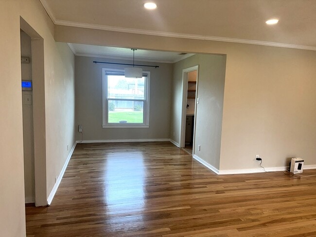 Photo - 221 E Griffith Way