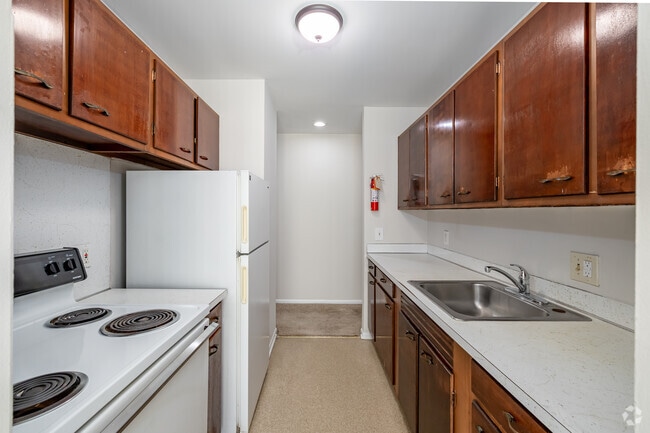 Interior Photo - 1313 S State St Rental