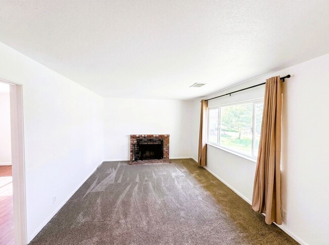 Photo - Spacious 3-Bedroom Home with Large Backyard in Fairfield