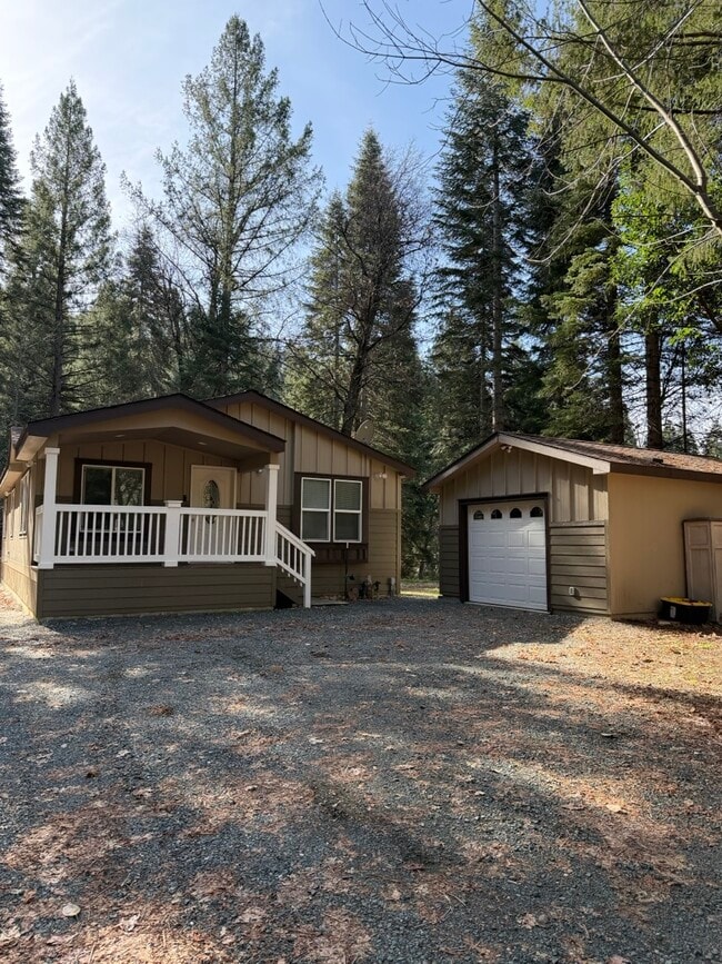 Building Photo - 13345 Pasquale Rd