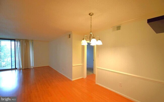 3101 Patrick Henry Dr