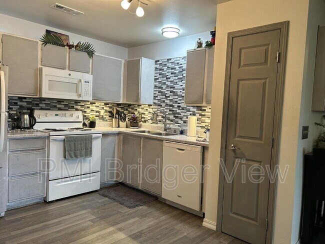 3505 Fallon St Unidad B15