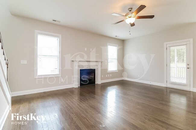 Photo - 157 Hawkesburg Dr