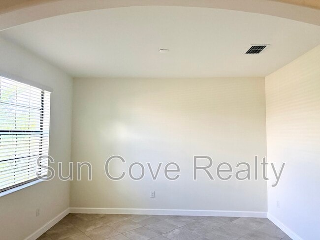 5242 Coral Reef Wy