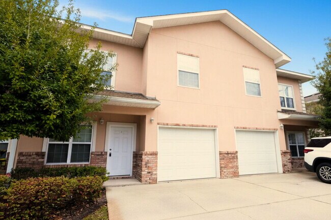 Building Photo - "Spacious 3-Bedroom Townhouse in Fort Walton Beach!"
