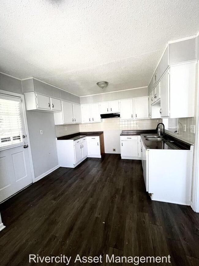 Photo - 2990 Ridgeway Rd