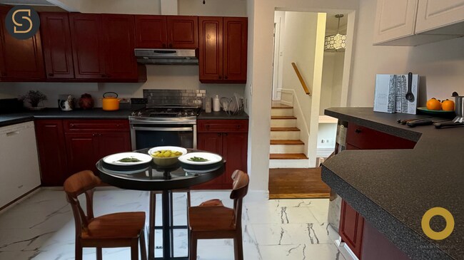 Photo - 4059 Liverpool St