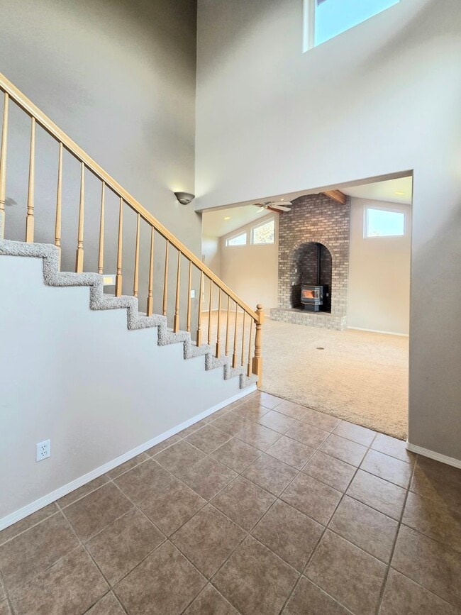 Photo - Grandiose Home on 1 Acre -- in East Wenatchee for Rent!!