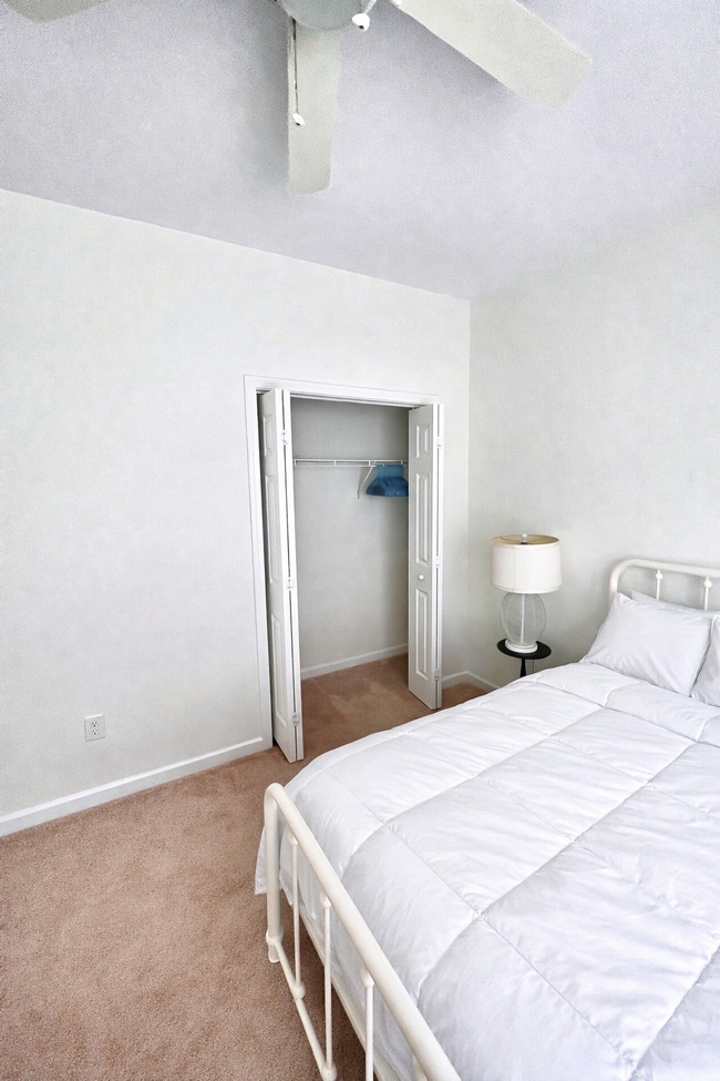 Photo - Affordable $285/Week Furnished Room in Westside Intown Atlanta – Utilities Included! Unidad Room 1