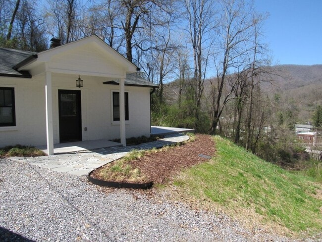 Photo - $1,800 - 2 Bed/2Bath Newly Renovated Unfur...