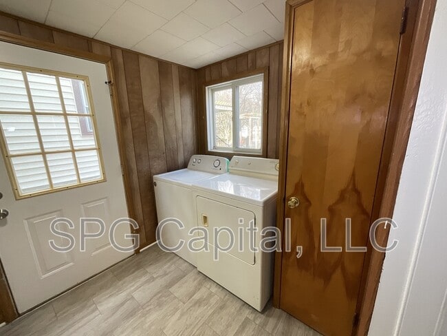 Photo - 21 S Washington St