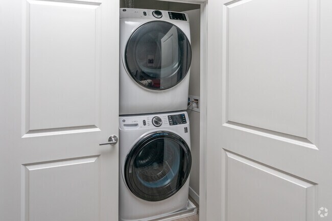 1BR, 1BA - 635SF