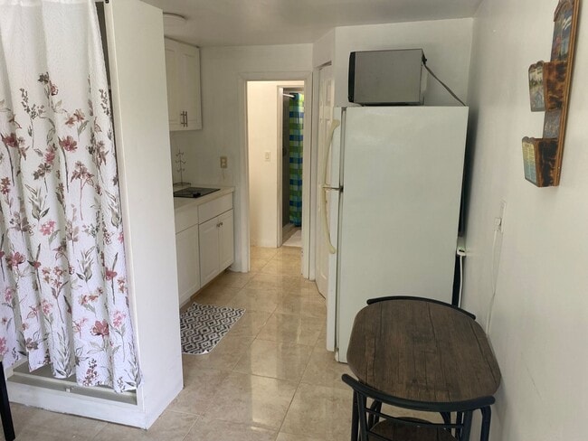 Photo - Studio in North Miami Beach Includes Utilities/ Estudio en North Miami Beach Incluye servicios pú...