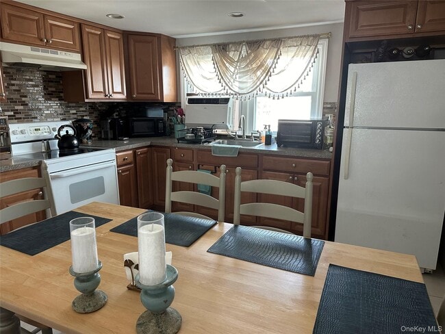Photo - 360 West Dr