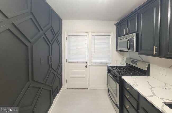 Photo - 202 Edgewood St