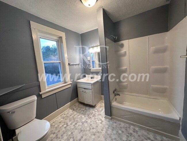 1101 Chandler-