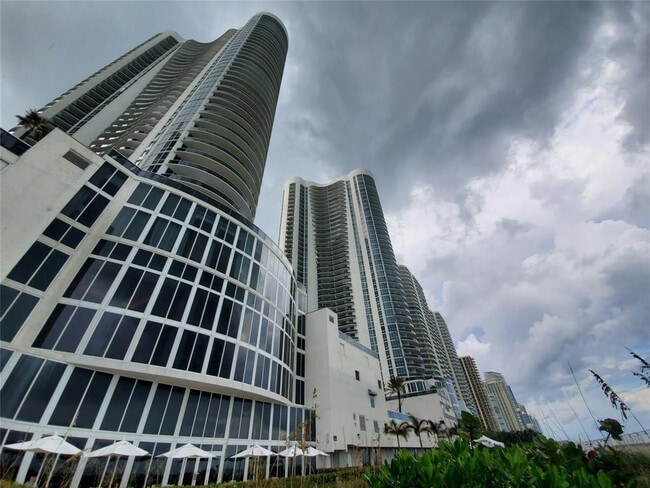 Building Photo - 15901 Collins Ave Unit 2903