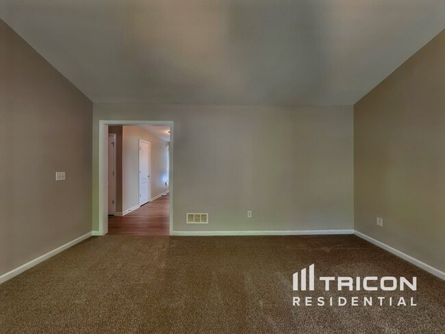 Photo - 3210 Arbor Oaks Dr SW