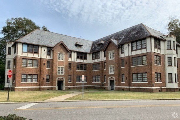 Building Photo - The Castle in Cloverdale Rental