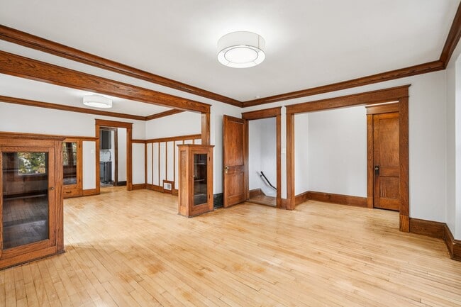 Sala de estar a comedor - 1705 W Custer Ave