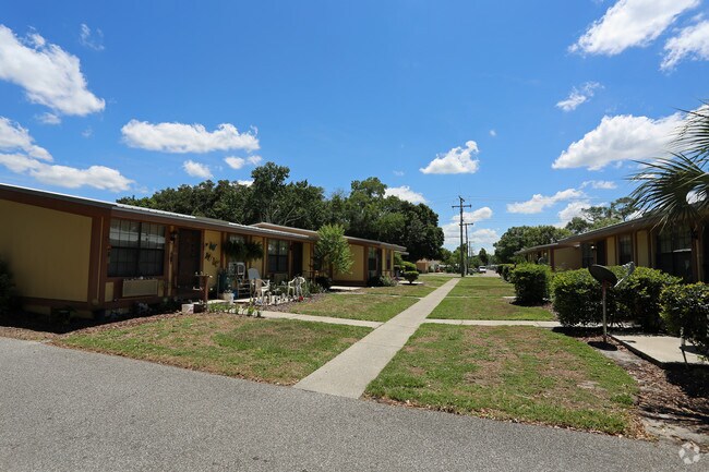 Grove Court Apartments For Rent in Plant City, FL