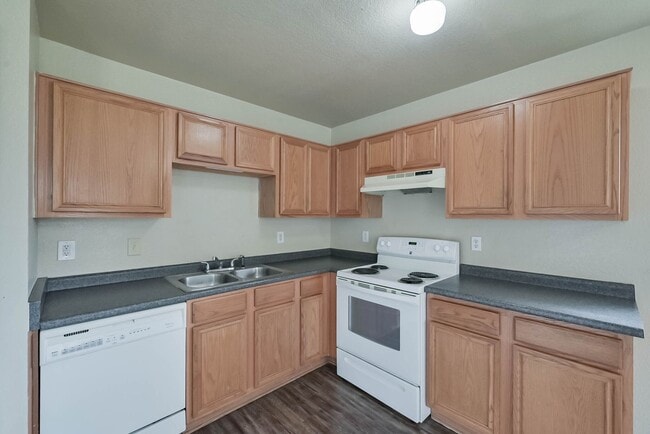 Photo - 404 Kings Way Dr