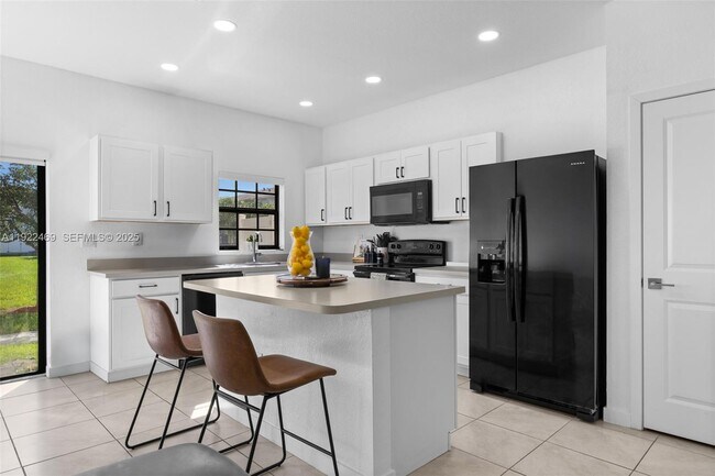 Photo - 757 SW 11th St