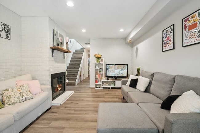 Building Photo - 534 W Eugenie St Rental
