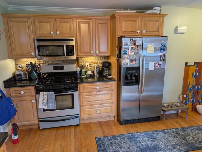 Building Photo - 636 Moody St Unit 2