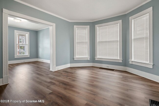 Photo - 724 Electric St