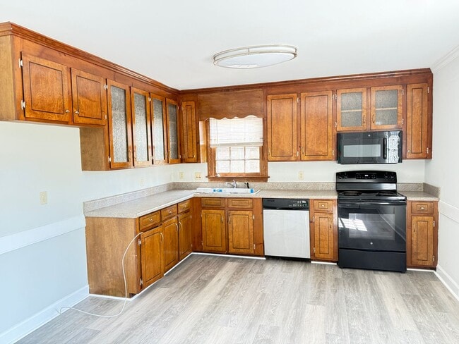 Photo - 1136 Beechwood Dr