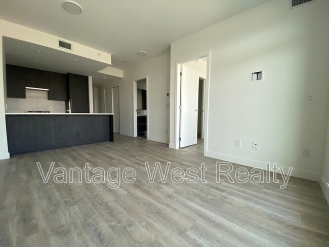 Photo - 1626-1626 Water St