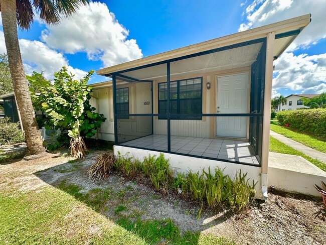 Building Photo - ** TREETOPS OF NAPLES ** 1 BED / 1 BATH **...