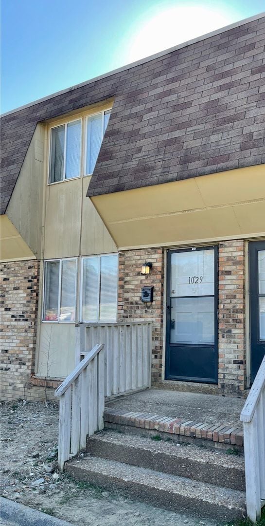 Photo - Cute and Convenient  South Nashville Townhouse near BNA and Woodbine - Renovated