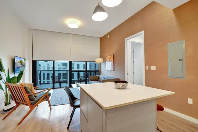 Photo - 1220 17th St Unidad SI ID1503927P