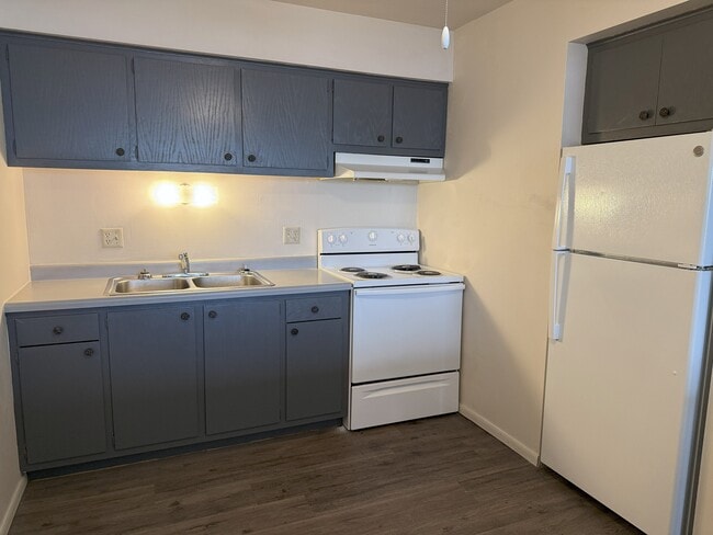 Fleur de Lis Apartments