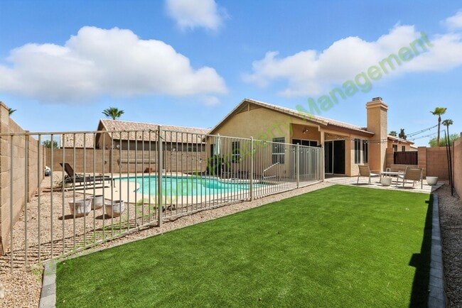 Photo - Lovely Corner Lot 3 Bed / 2 Bath Home w/ Private Pool