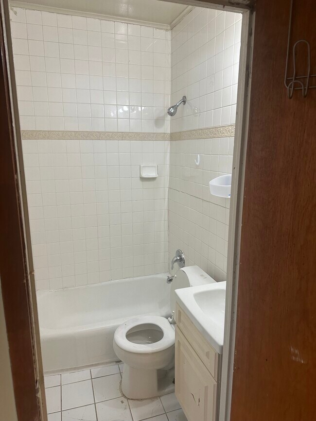 Photo - 646 Ferry St Unit 2