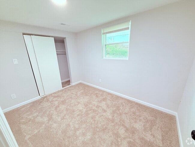 Building Photo - 7425 Parkwood St Rental
