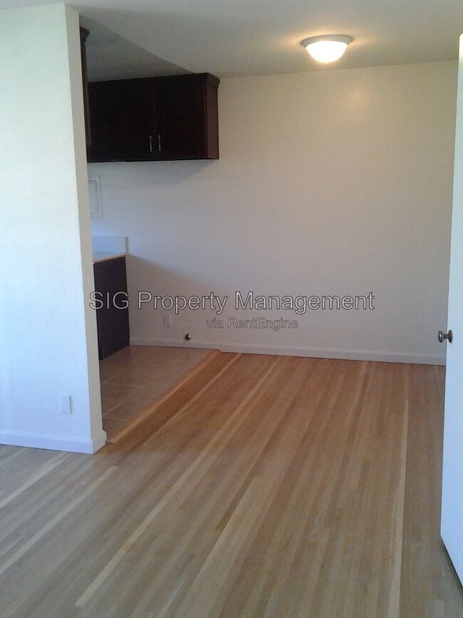 Photo - 1702 W Victory Blvd