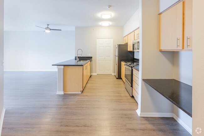 1BR, 1BA - 786SF