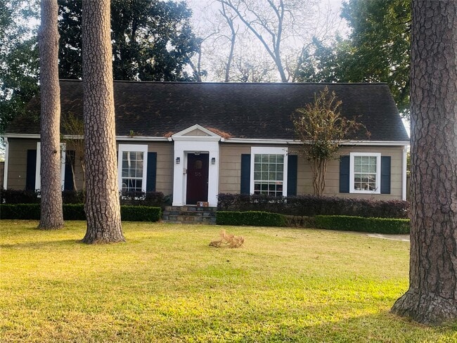 Building Photo - 515 W 30th St