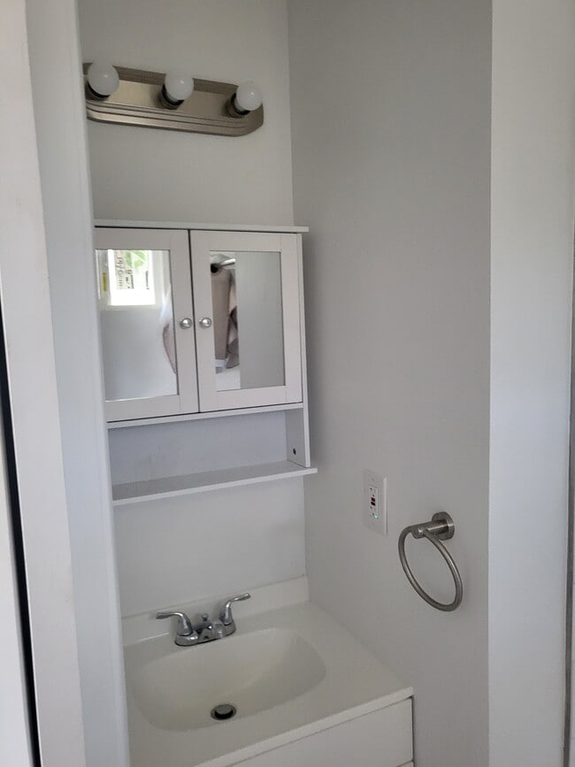 Photo - 1874 Queens Rd