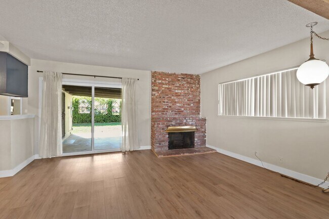 Photo - 10925 Newcomb Ave