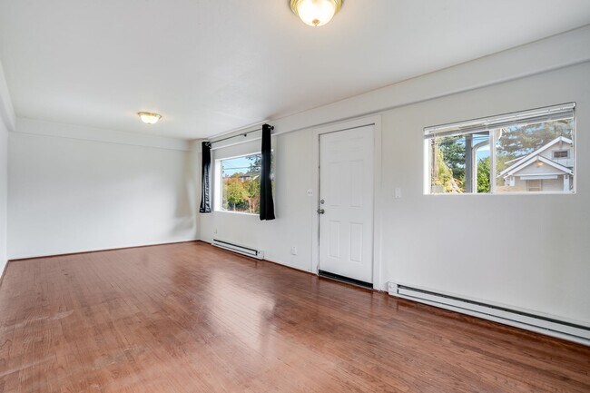 Photo - Beautiful 4 Bed, 2 Bath Rental Home in SE ...