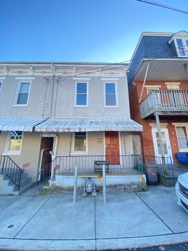 3 Bedrooms 1 Bath home - York City Schools - 3 Bedrooms 1 Bath home - York City Schools