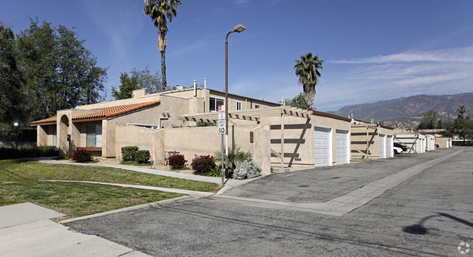 1480 E Marshall Blvd - 1480 E Marshall Blvd Apartments